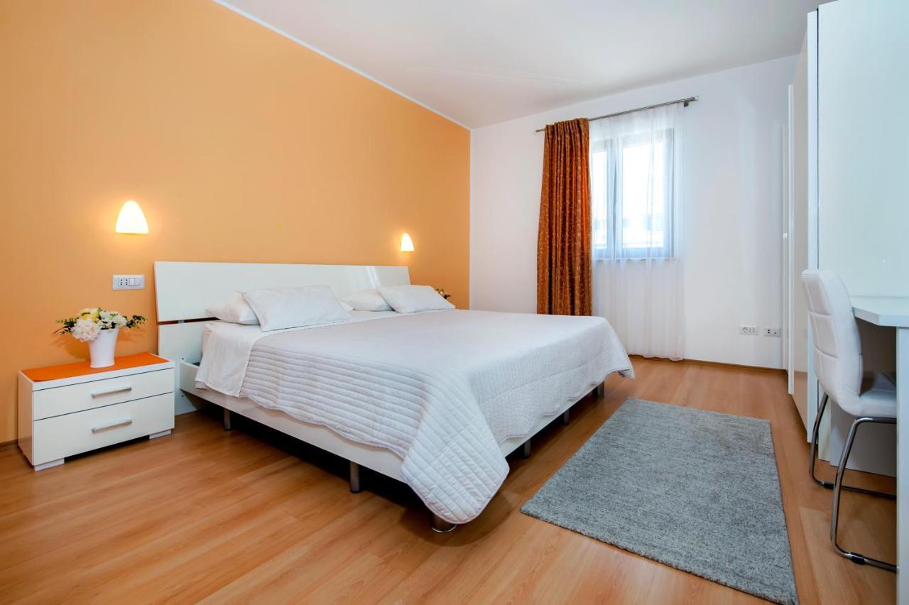 Apartments And Rooms Camaiore Rovinj Luaran gambar